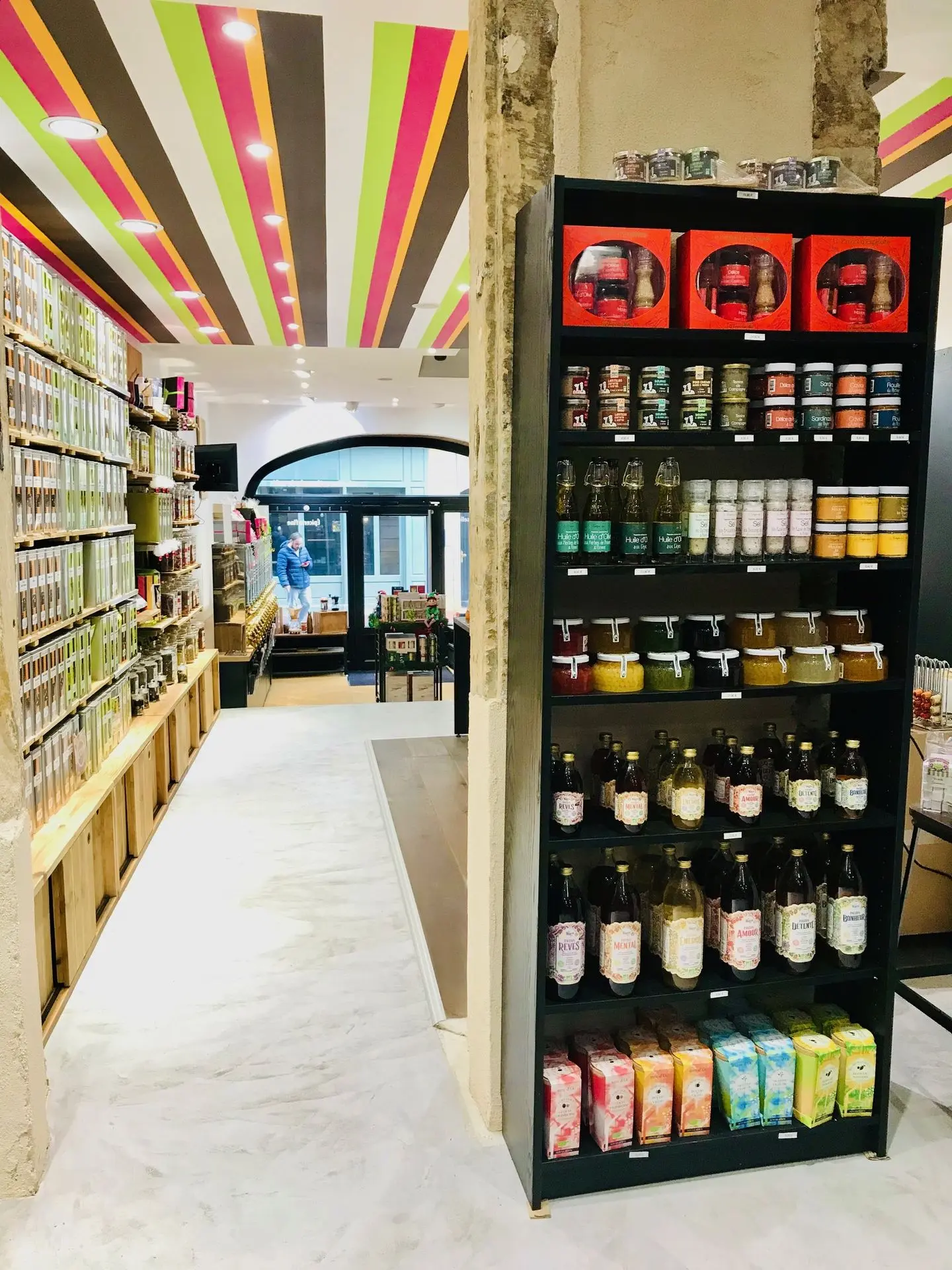 Vue intérieure de la boutique Les comptoirs Thé Café